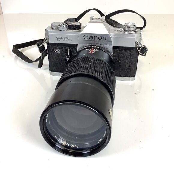 Canon FTb QL SLR 35mm Film Camera w/ Vivitar 200mm Lens